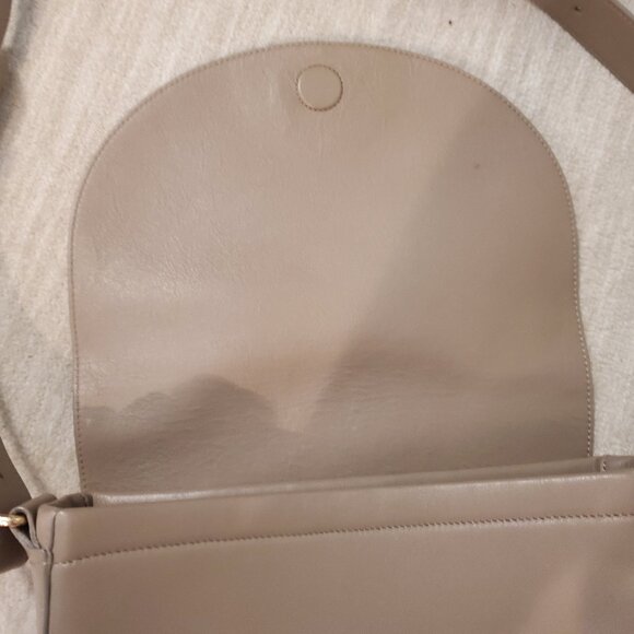 Cuyana half moon shoulder bag in Taupe - Picture 2 of 8